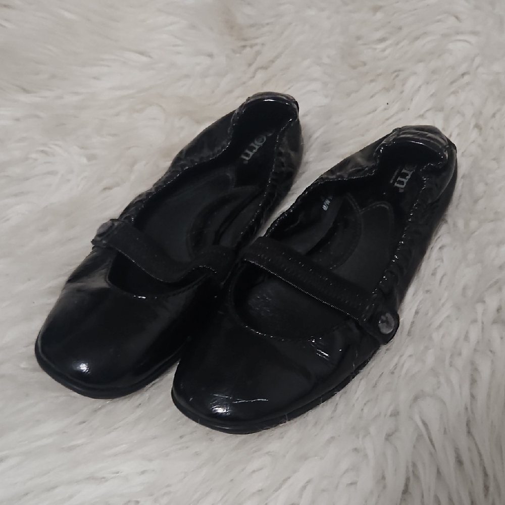 Women's Patent Black Mary Jane Flats with Strap - Picture 2 of 11
